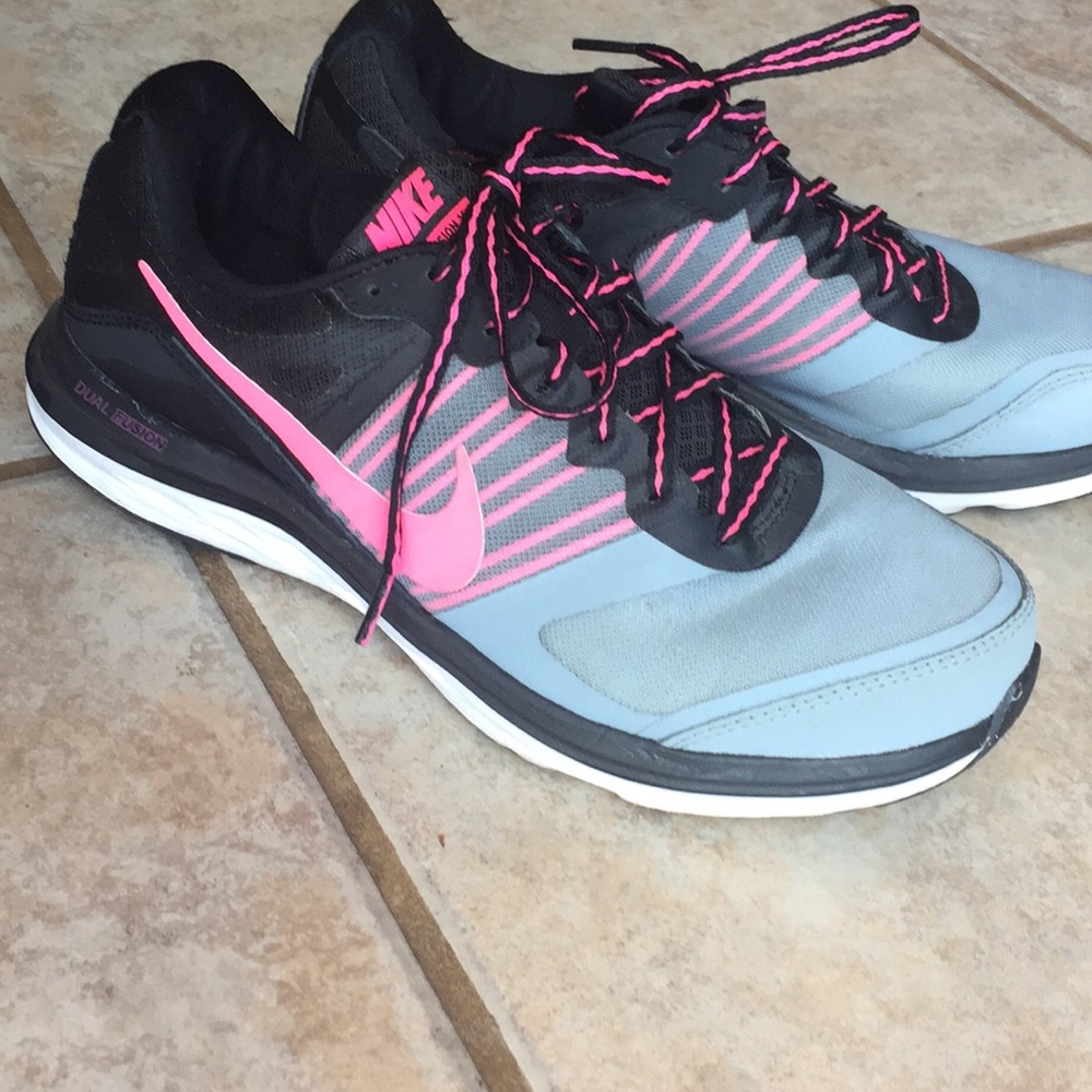 Nike Dual Fusion size 8